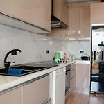 Whole Floor In Upscale Neighborhood * Тирана