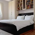 Whole Floor In Upscale Neighborhood Апартаменты Тирана