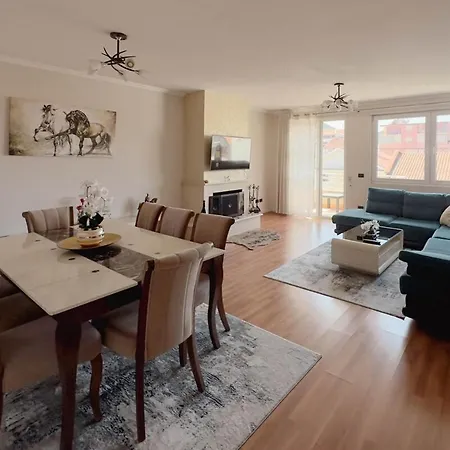 Whole Floor In Upscale Neighborhood Apartment