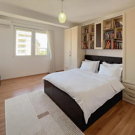 公寓 Whole Floor In Upscale Neighborhood 地拉那