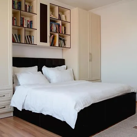 Whole Floor In Upscale Neighborhood Apartment