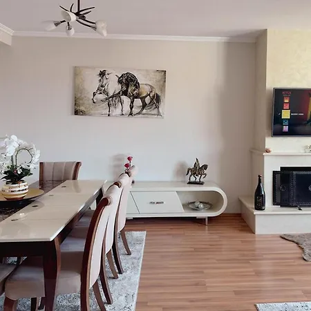 Whole Floor In Upscale Neighborhood Apartment