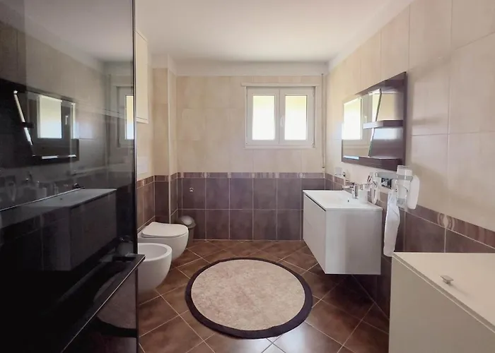 Whole Floor In Upscale Neighborhood 公寓 *