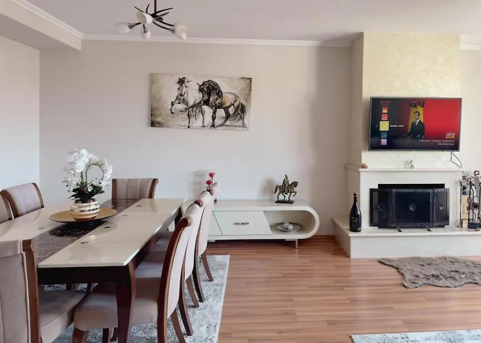 Whole Floor In Upscale Neighborhood Apartmán