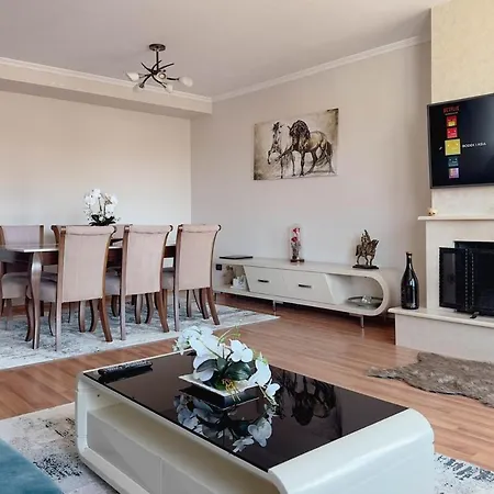 Whole Floor In Upscale Neighborhood 地拉那