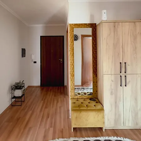 Whole Floor In Upscale Neighborhood * 地拉那