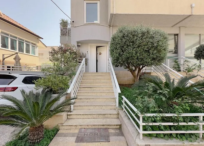 Whole Floor In Upscale Neighborhood Appartement *