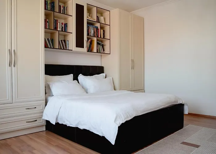 Whole Floor In Upscale Neighborhood Appartement