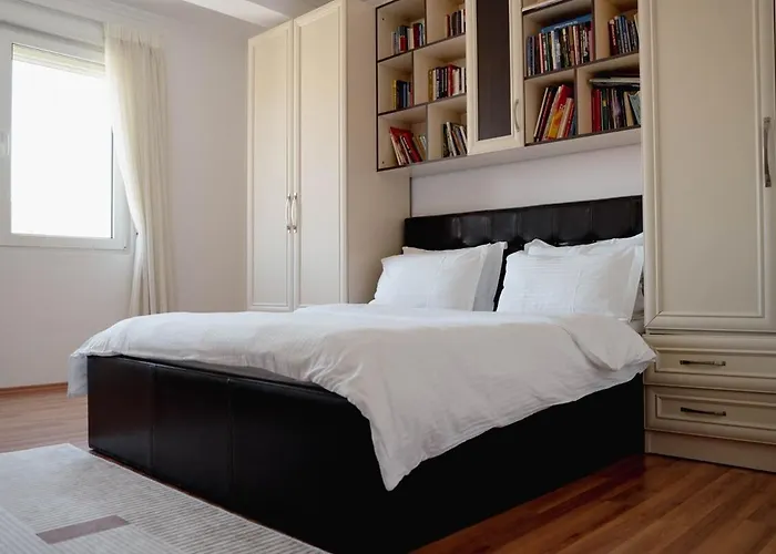 Whole Floor In Upscale Neighborhood Apartman Tirana
