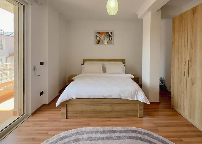 Whole Floor In Upscale Neighborhood Appartamento Tirana